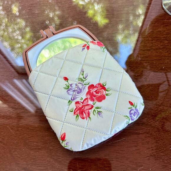 Vintage Folding Travel Mirror with Vinyl Floral Storage Pouch ￼ - Picture 4 of 14